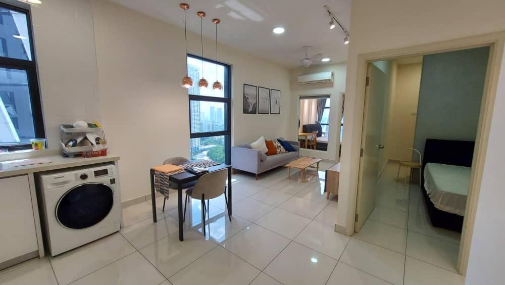 Arte Mont Kiara Host By Host Corner Suites クアラルンプール エクステリア 写真